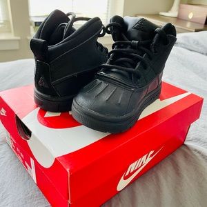 Nike Toddler ACG Size 8c